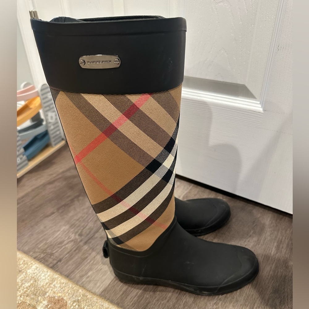 Burberry Black and Tan Checkered Rain Boots, fits a 7.5/8